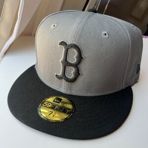 Black & Grey Boston Red Sox Hat (Brand New)